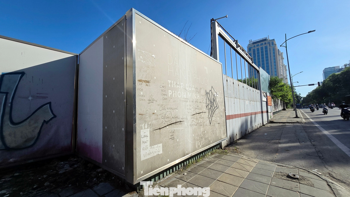 Chỉ tiêu quy hoạch kiến trúc cụ thể như sau: Diện tích: 20.912,15 m2 chiếm 35,58% diện tích đất lập quy hoạch. Tầng cao xây dựng tối đa: 5 tầng. Mật độ xây dựng gộp tối đa: 80%. Quá trình triển khai phương án kiến trúc cụ thể phải đảm bảo mật độ thuần theo Quy chuẩn và không vượt quá mật độ gộp đã khống chế.