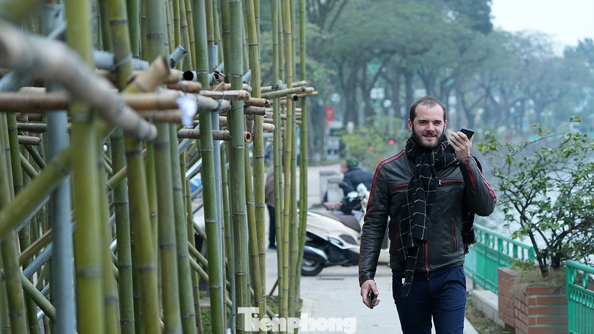 Nhiều người dân cũng như du khách nước ngoài tỏ vẻ thích thú với không gian đậm chất Việt. Hiện rừng trúc đang thu hút được nhiều người dân, khách du lịch trong nước và quốc tế tham quan, chụp ảnh. Nhiều người dân cũng như du khách nước ngoài tỏ vẻ thích thú với không gian đậm chất Việt. Hiện rừng trúc đang thu hút được nhiều người dân, khách du lịch trong nước và quốc tế tham quan, chụp ảnh.