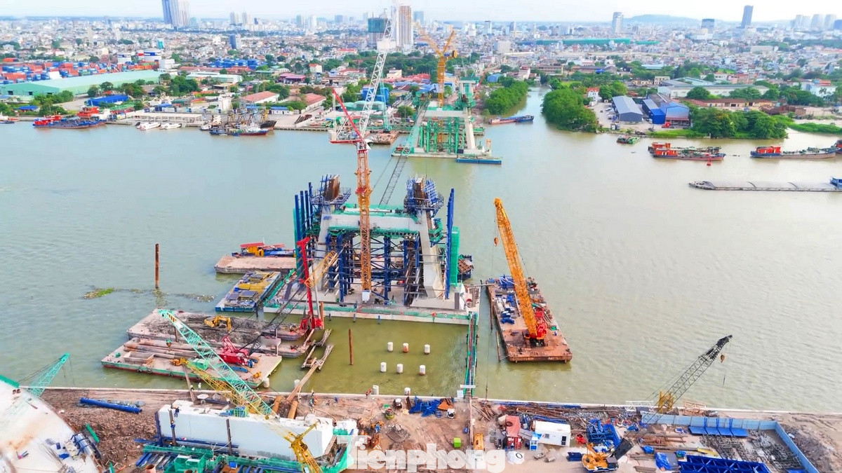 Tổng vốn đầu tư của cây cầu gần 2.000 tỷ đồng.