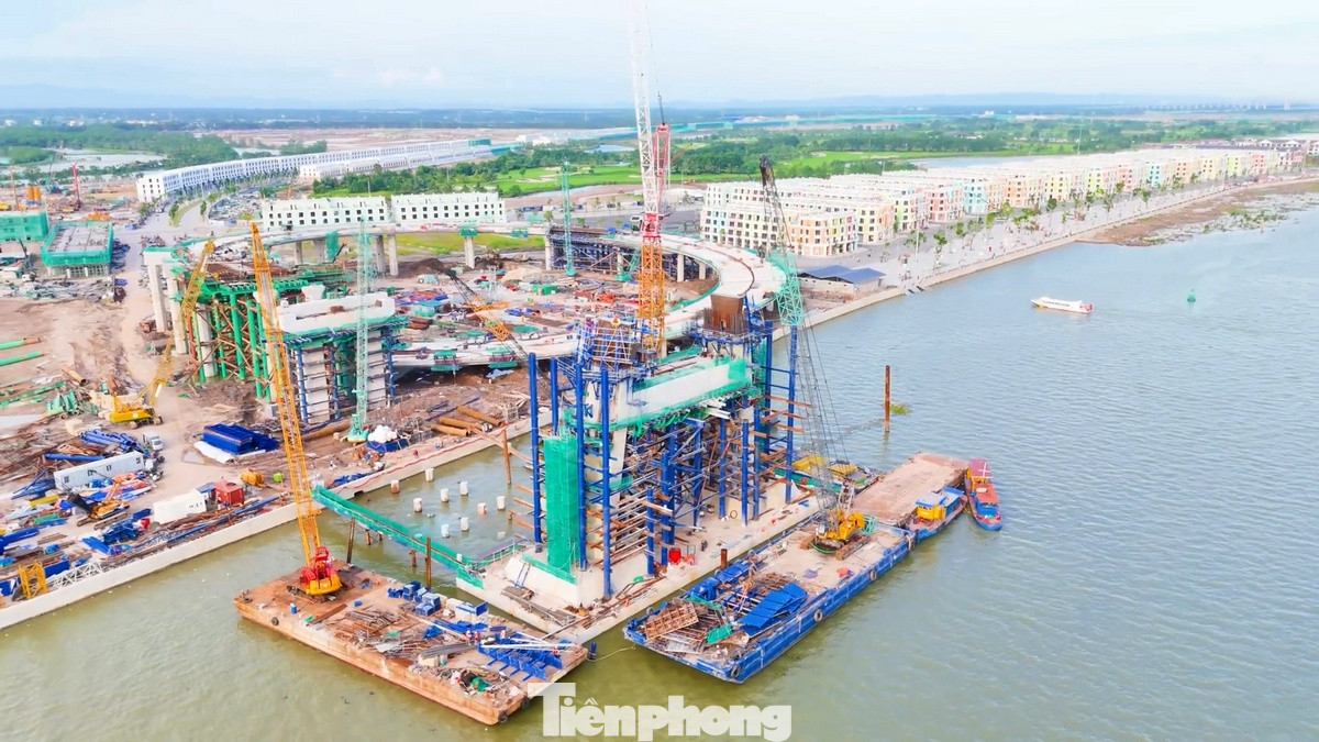 Thiết kế này tạo hình vòm cong với ngụ ý là cánh cửa chào đón quốc tế đến với Việt Nam và tiễn các chuyến tàu, hành khách của Việt Nam đi ra thế giới.