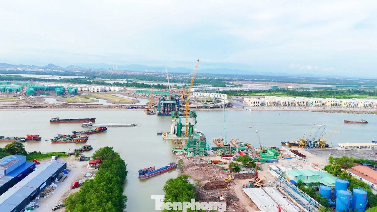 Hiện nay, dự án đạt khoảng 60% tổng khối lượng. Đặc biệt thi công vượt tiến độ phần cầu dẫn vòng xuyến trên đảo Vũ Yên, đạt khoảng gần 90%.