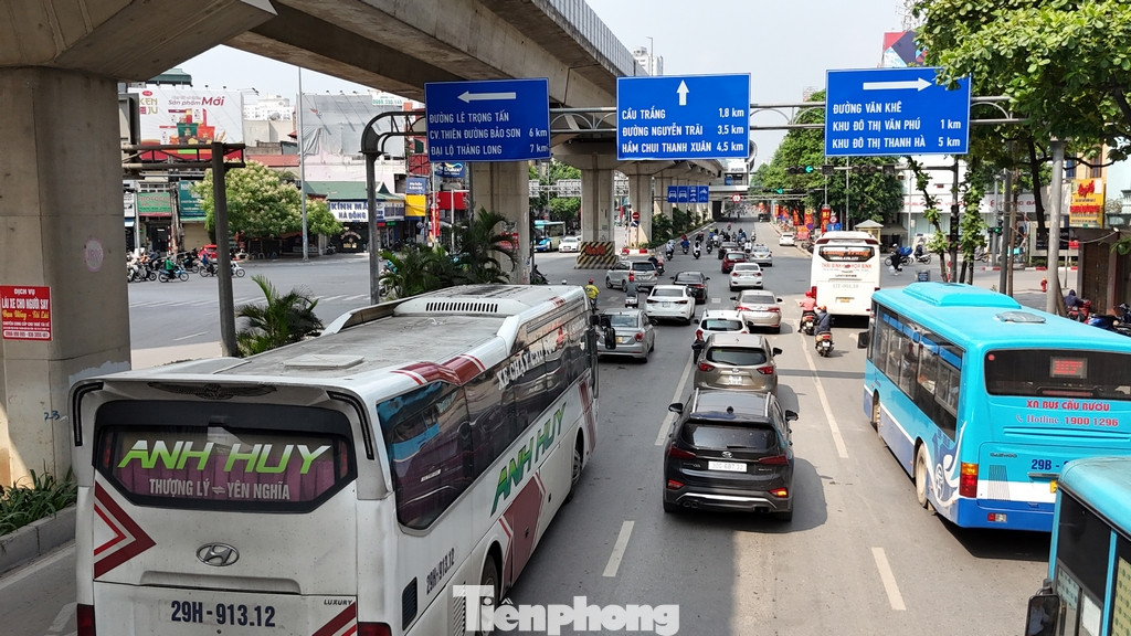 Theo đề xuất của Sở GTVT, hầm chui đường Lê Trọng Tấn dưới đường Quang Trung dự kiến có tổng chiều dài thiết kế hầm và đường dẫn đầu hầm là 675 m. Hầm gồm 2 đơn nguyên, với tĩnh không thông xe trong hầm là 4,75 m. Đường đô thị 2 bên hầm mỗi chiều bố trí 2 làn xe.
