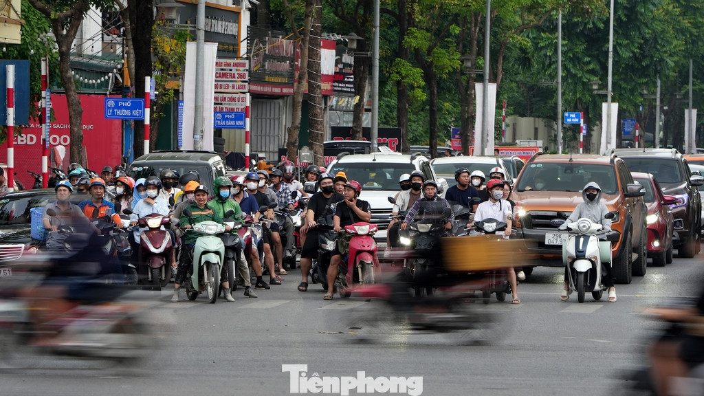 Theo đề xuất của Sở GTVT, hầm chui đường Lê Trọng Tấn dưới đường Quang Trung dự kiến tổng chiều dài thiết kế hầm và đường dẫn đầu hầm là 675m. Hầm gồm 2 đơn nguyên, với tĩnh không thông xe trong hầm là 4,75m. Đường đô thị 2 bên hầm mỗi chiều bố trí 2 làn xe.