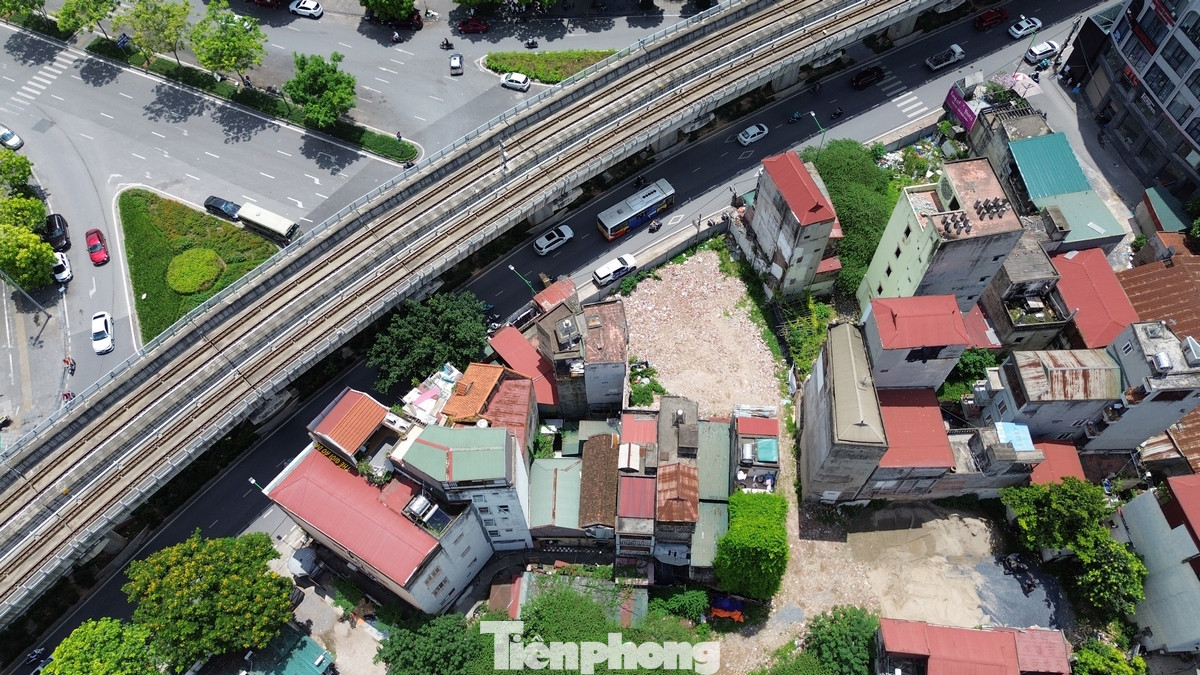 Theo thiết kế, tuyến đường có chiều dài 420m, mặt cắt ngang rộng 50m (tương đương với phần đường tiếp nối là đường Nguyễn Văn Huyên).