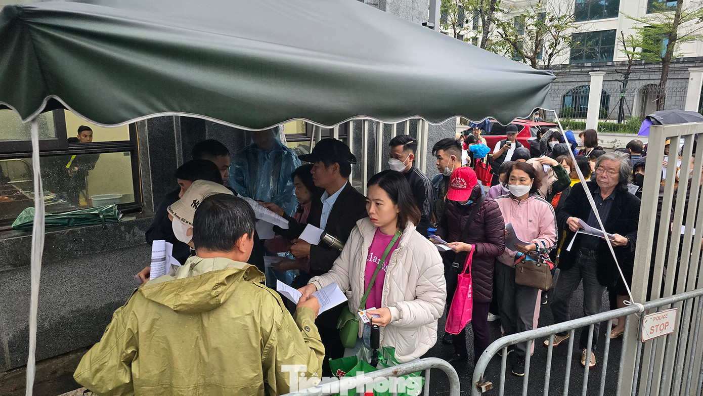 Liên quan đến vụ án có 6.630 nhà đầu tư được xác định là người bị hại cũng được triệu tập đến Tòa.