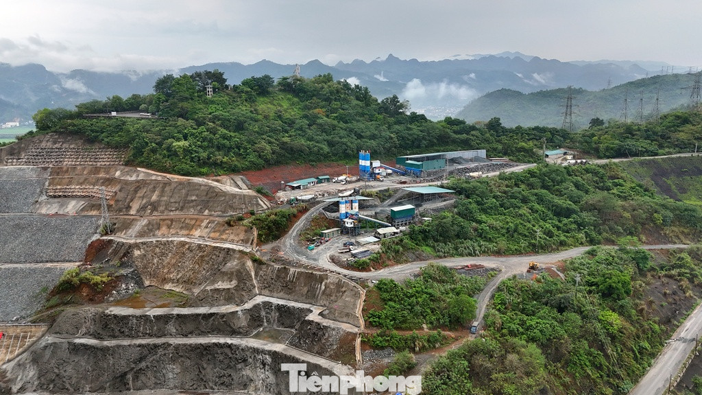 Theo kế hoạch, dự án Nhà máy thủy điện Hòa Bình mở rộng đảm bảo tiến độ sẽ phát điện tổ máy 1 vào tháng 6/2025, phát điện tổ máy 2 vào tháng 7/2025 (quy mô 2 tổ máy với tổng công suất 480MW) và hoàn thành toàn bộ công trình tháng 8/2025.