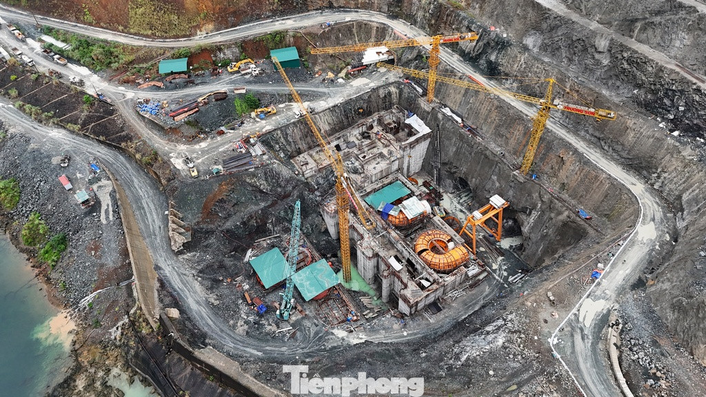 Đây là công trình thủy điện có công suất lớn nhất Đông Nam Á của thế kỷ 20, đồng thời có nhiệm vụ quan trọng như điều tiết chống lũ đảm bảo an toàn cho Thủ đô Hà Nội, các tỉnh Đồng bằng sông Hồng và cung cấp điện được cho là trọng yếu.