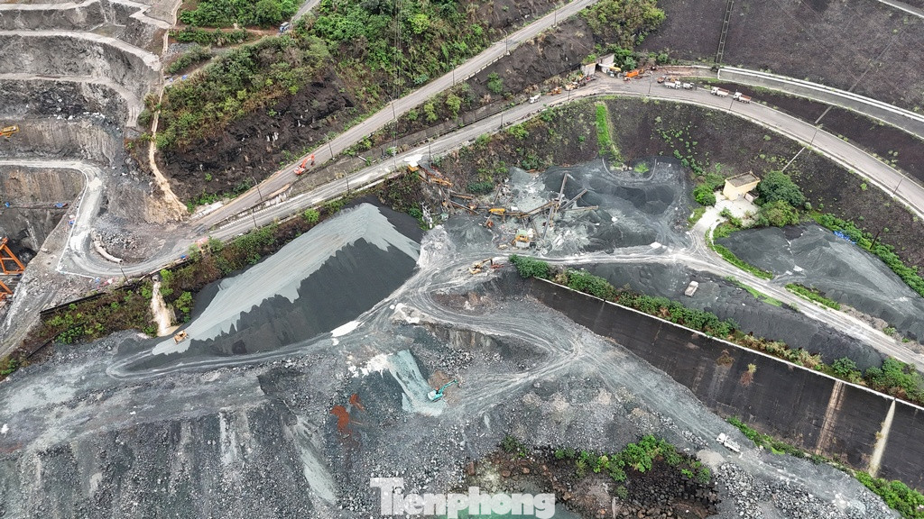 Sau hơn 10 năm nghiên cứu dự án, cuối tháng 1/2021, dự án Nhà máy thủy điện Hòa Bình mở rộng chính thức được Tập đoàn Điện lực Việt Nam khởi công xây dựng, nằm bên bờ phải tuyến đập Thủy điện Hòa Bình hiện tại.