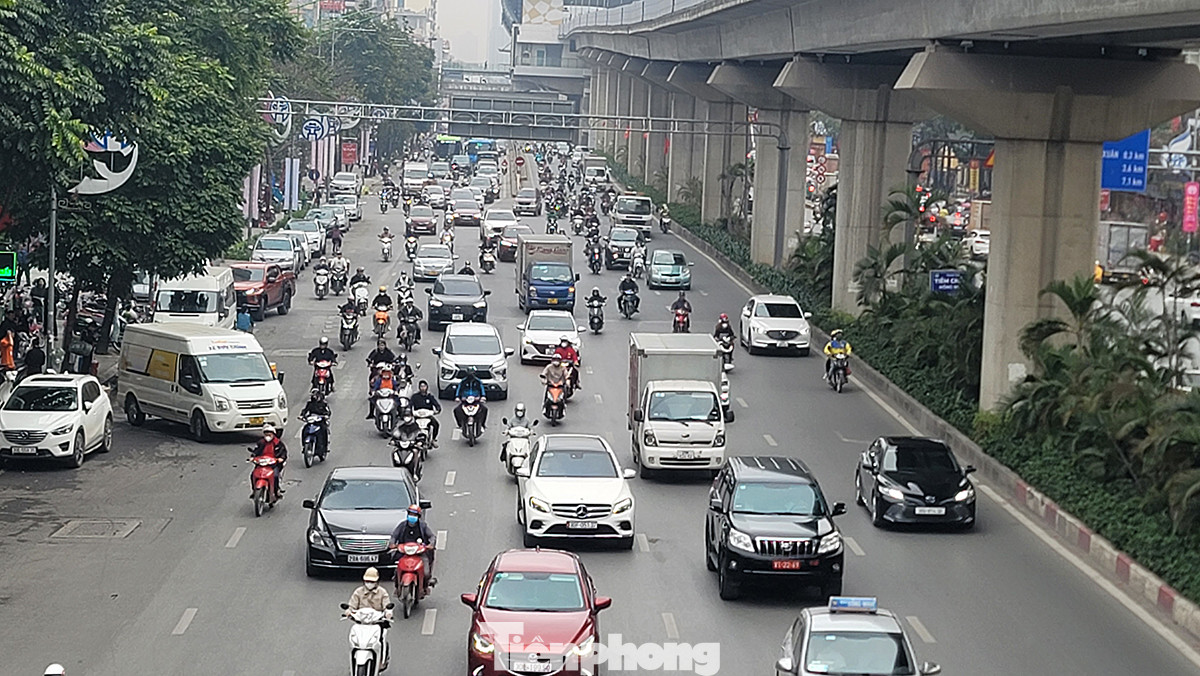 Trên đường Nguyễn Trãi, các phương tiện di chuyển khá dễ dàng. Trên đường Nguyễn Trãi, các phương tiện di chuyển khá dễ dàng.