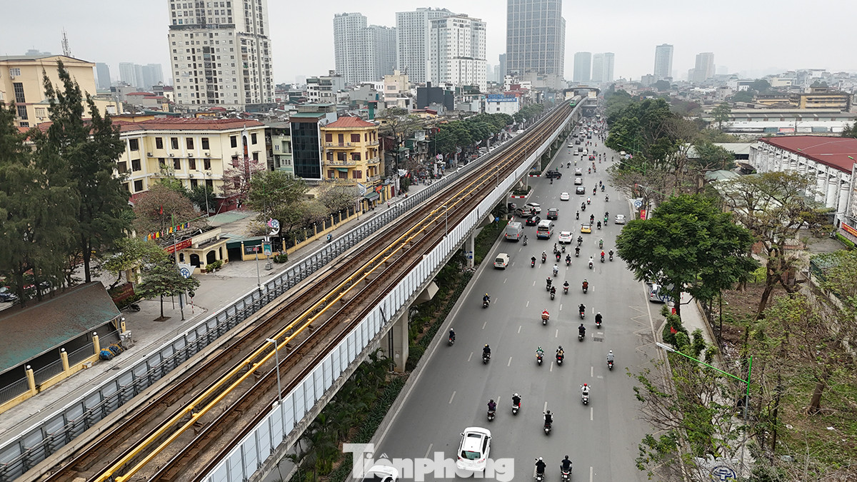Do lượng lớn sinh viên đã về quê ăn Tết nên giao thông tại khu vực này (vốn tập trung khá nhiều trường đại học) thông thoáng hơn. Do lượng lớn sinh viên đã về quê ăn Tết nên giao thông tại khu vực này (vốn tập trung khá nhiều trường đại học) thông thoáng hơn.