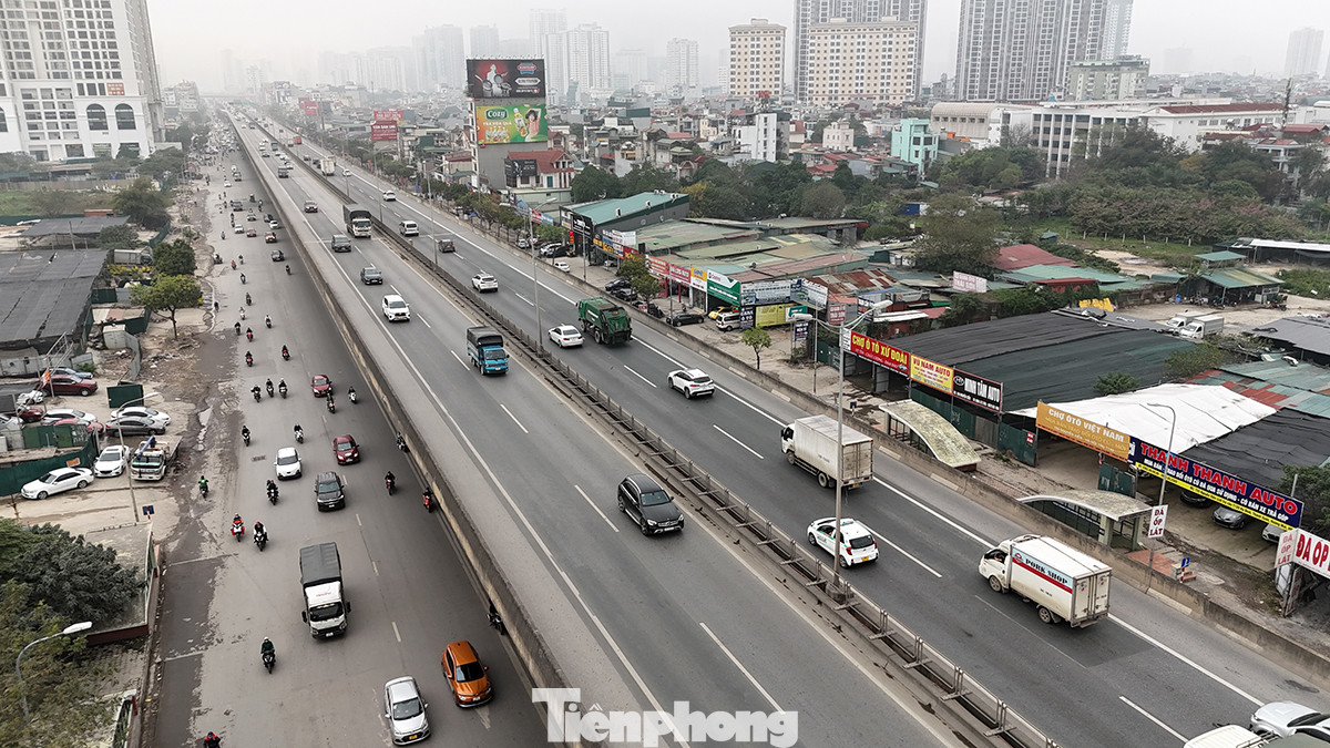 Toàn cảnh giao thông "dễ thở" tại một trong những khu vực đông đúc nhất Hà Nội những ngày cận Tết Nguyên đán. Toàn cảnh giao thông "dễ thở" tại một trong những khu vực đông đúc nhất Hà Nội những ngày cận Tết Nguyên đán.