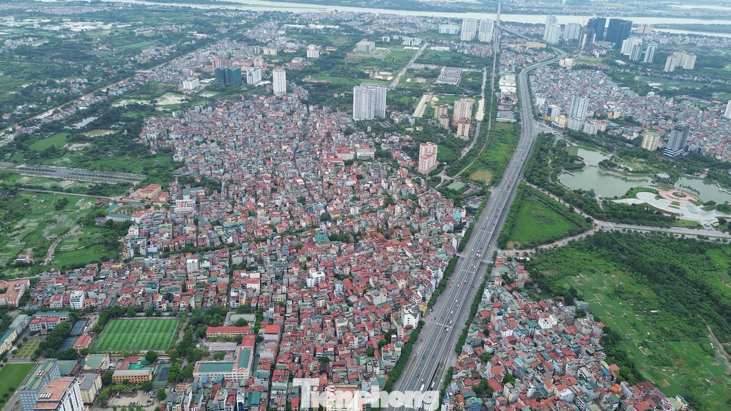 Điểm cuối kết nối với đường trục Tây Thăng Long theo hướng Phạm Văn Đồng đi Văn Tiến Dũng (cách vị trí nút giao khoảng 850m).