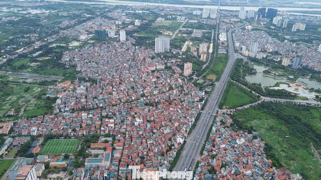 Điểm cuối kết nối với đường trục Tây Thăng Long theo hướng Phạm Văn Đồng đi Văn Tiến Dũng (cách vị trí nút giao khoảng 850m).