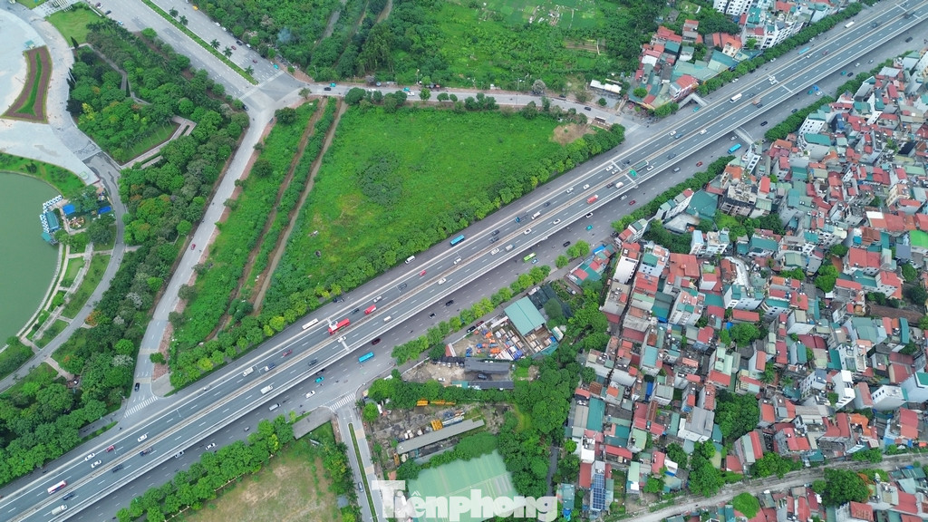 Vừa qua, Sở Giao thông Vận tải Hà Nội có báo cáo Uỷ ban Nhân dân thành phố Hà Nội vào tháng 5. Theo đó, Sở Giao thông Vận tải được giao nhiệm vụ nghiên cứu lập báo cáo đề xuất chủ trương đầu tư 10 dự án đầu tư công và 1 dự án tư theo hình thức PPP.