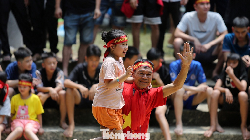 Niềm vui của đội giành chiến thắng.