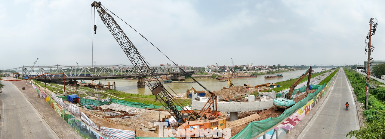 Vị trí xây dựng cầu Đuống mới nằm phía hạ lưu của Cầu Đuống cũ không xa. Vị trí xây dựng cầu Đuống mới nằm phía hạ lưu của Cầu Đuống cũ không xa.