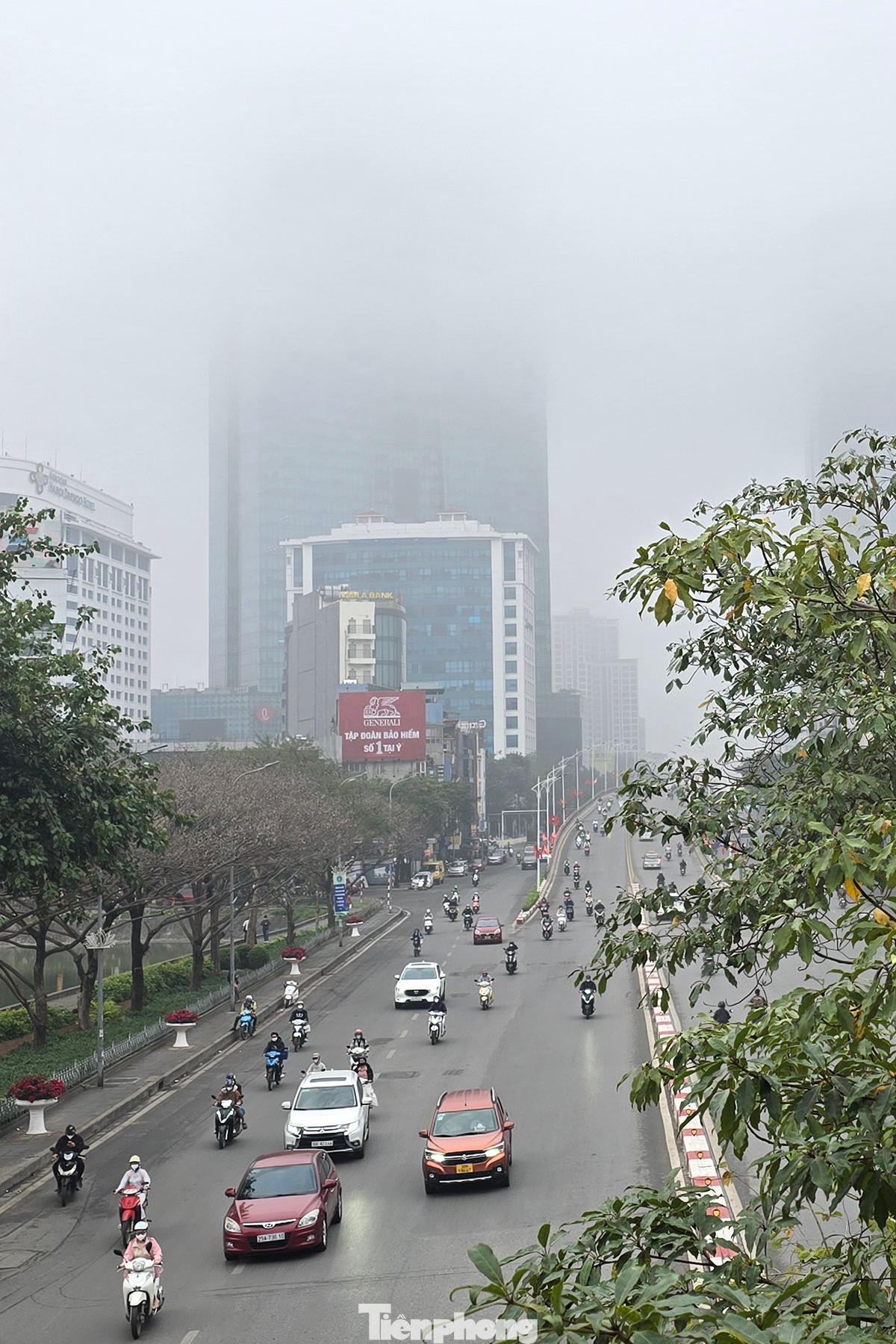 Do chênh lệch nhiệt độ giữa ngày và đêm tại miền Bắc lên đến từ 8 -10 độ, người dân cần chú ý mang theo trang phục giữ ấm khi di chuyển vào tối và đêm.