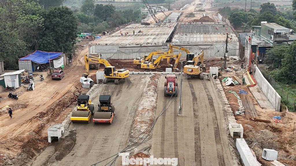 Quy mô mặt cắt ngang đường điển hình 40m, đoạn khớp nối với Đại lộ Thăng Long (dài khoảng 110m) có bề rộng mặt cắt ngang 100m.