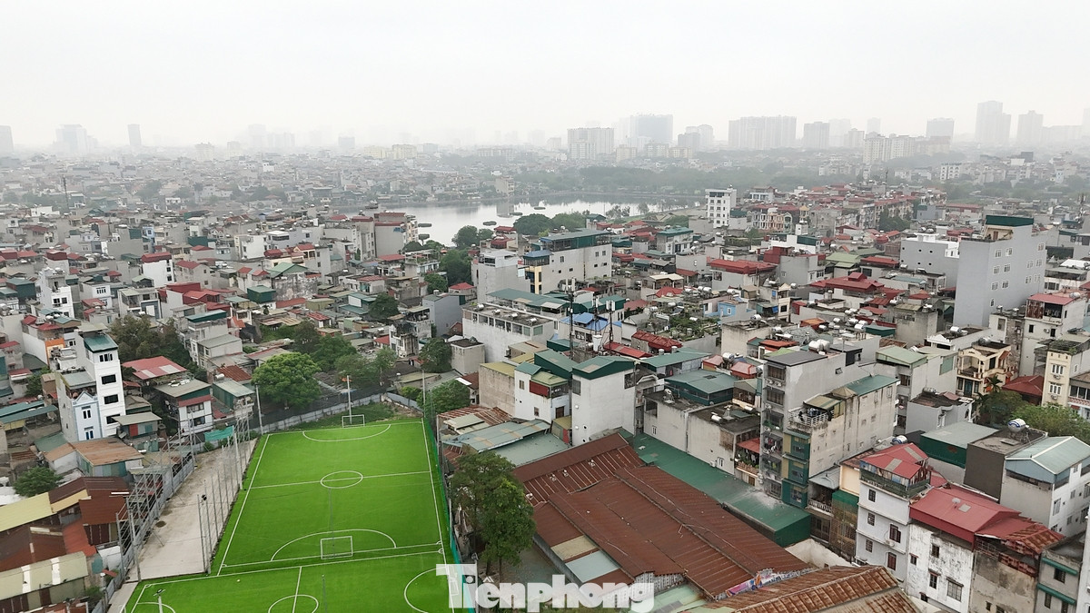 Đường vành đai 2,5 Hà Nội là tuyến giao thông đường bộ phụ trợ tuyến đường vành đai 2 và đường vành đai 3 của Hà Nội, dài khoảng 30km, đi qua các quận Tây Hồ, Bắc Từ Liêm, Cầu Giấy, Thanh Xuân, Hoàng Mai. Tuyến nằm hoàn toàn trong nội đô Hà Nội.