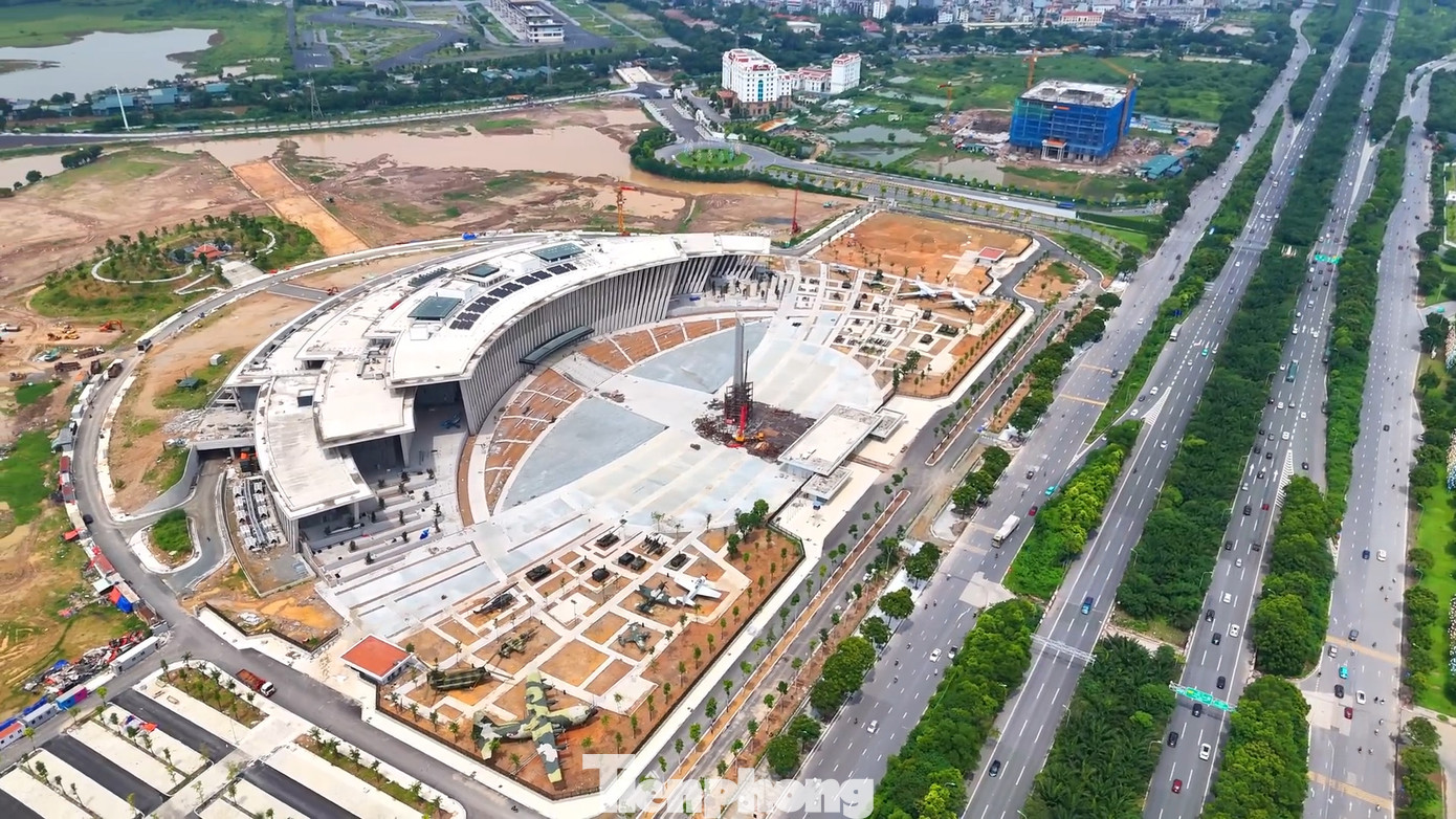 Những ngày này, các đơn vị thi công đang gấp rút hoàn thành nhiều hạng mục, chuẩn bị cho ngày ra mắt công chúng.