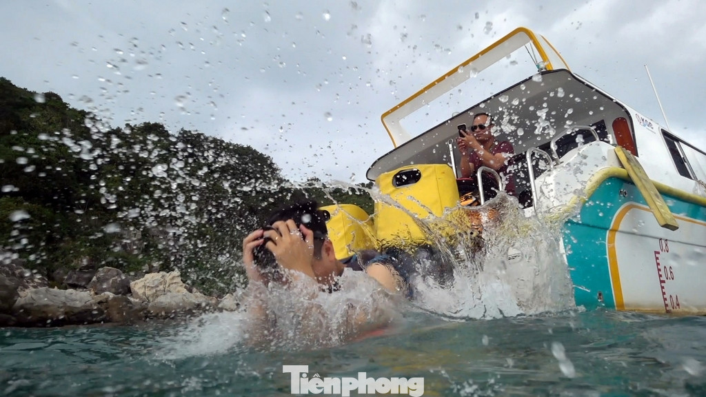 Vùng biển Cù Lao Chàm sở hữu nhiều bãi biển nước trong và hệ san hô phong phú.