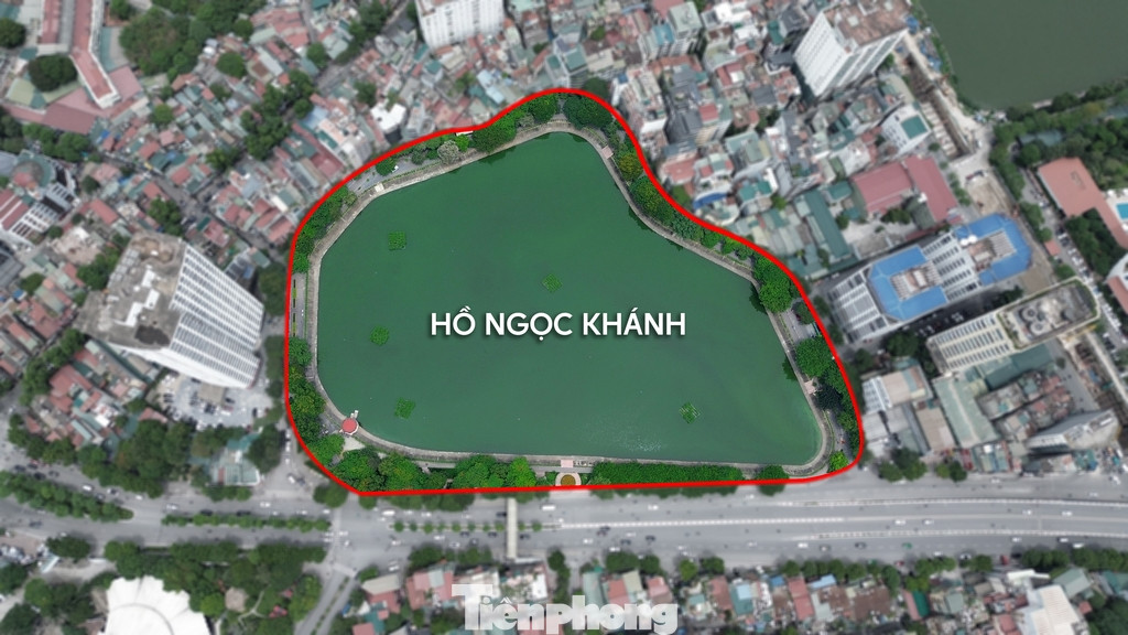 UBND quận Ba Đình vừa ban hành quyết định phê duyệt dự án cải tạo hạ tầng kỹ thuật, chỉnh trang đô thị để thực hiện đề án tổ chức khu phố kinh doanh dịch vụ - đi bộ khu vực hồ Ngọc Khánh và phụ cận.