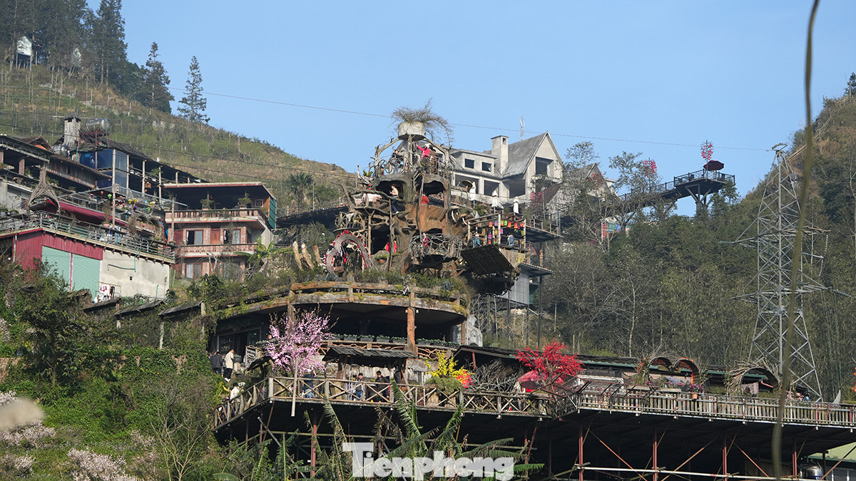 Một số điểm "check in" với hình thù cổ quái trong bản Cát Cát.