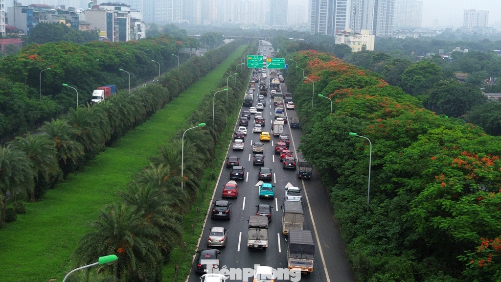 Phần đường cao tốc đại lộ Thăng Long vào thời điểm 8 giờ 30 phút sáng nay (10/6).