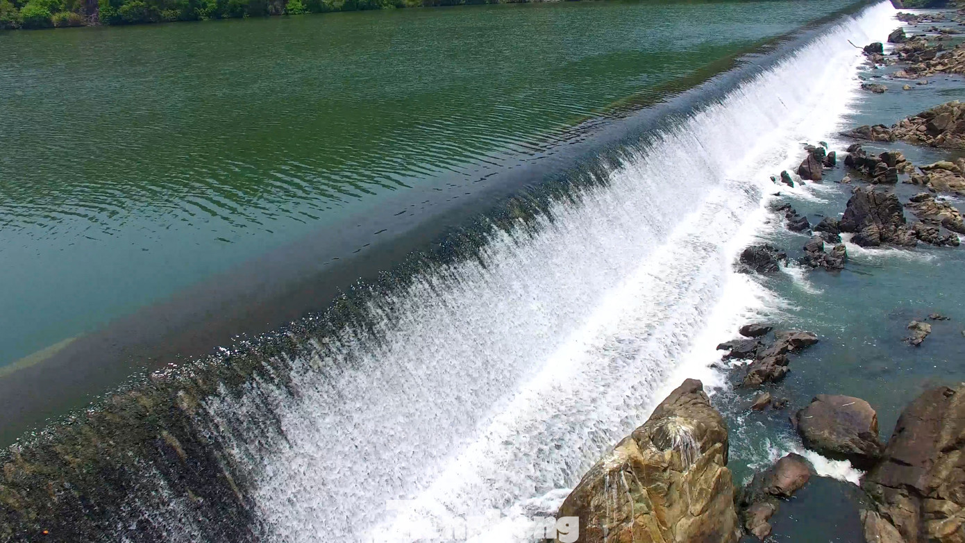 Ngày mùng 8 tháng Giêng hàng năm là ngày hội đập Đồng Cam, người dân lại tụ tập về đây nô nức trẩy hội, tri ân những con người đã xây dựng nên con đập này, đem lại một nguồn kinh tế và bội thu cho hầu hết người dân ở Phú Yên.