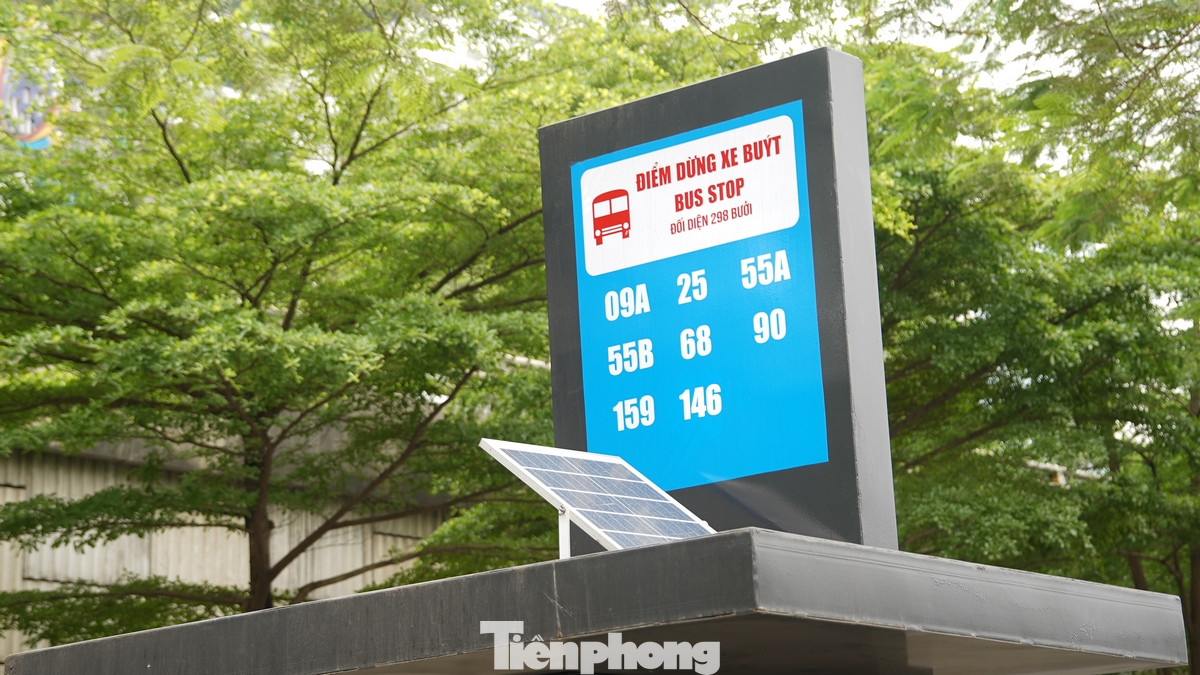 Mã số những tuyến xe với chữ số to, rõ ràng được bố trí trên cao để người dân dễ quan sát.