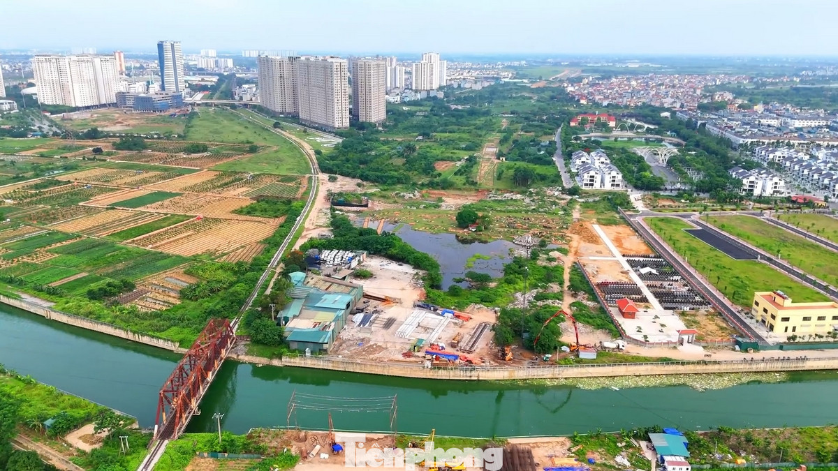 Dự án cắt ngang kênh tiêu nước Yên Nghĩa gần với quận Hà Đông (thành phố Hà Nội). Dự án cắt ngang kênh tiêu nước Yên Nghĩa gần với quận Hà Đông (thành phố Hà Nội).