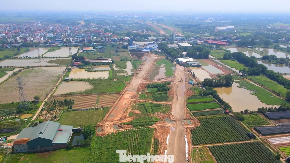 Trên địa bàn huyện Đan Phượng, dự án sẽ chạy qua 4 xã, 1 thị trấn là: Hồng Hà, Liên Hồng, Hạ Mỗ, Tân Hội và thị trấn Phùng. Trên địa bàn huyện Đan Phượng, dự án sẽ chạy qua 4 xã, 1 thị trấn là: Hồng Hà, Liên Hồng, Hạ Mỗ, Tân Hội và thị trấn Phùng.