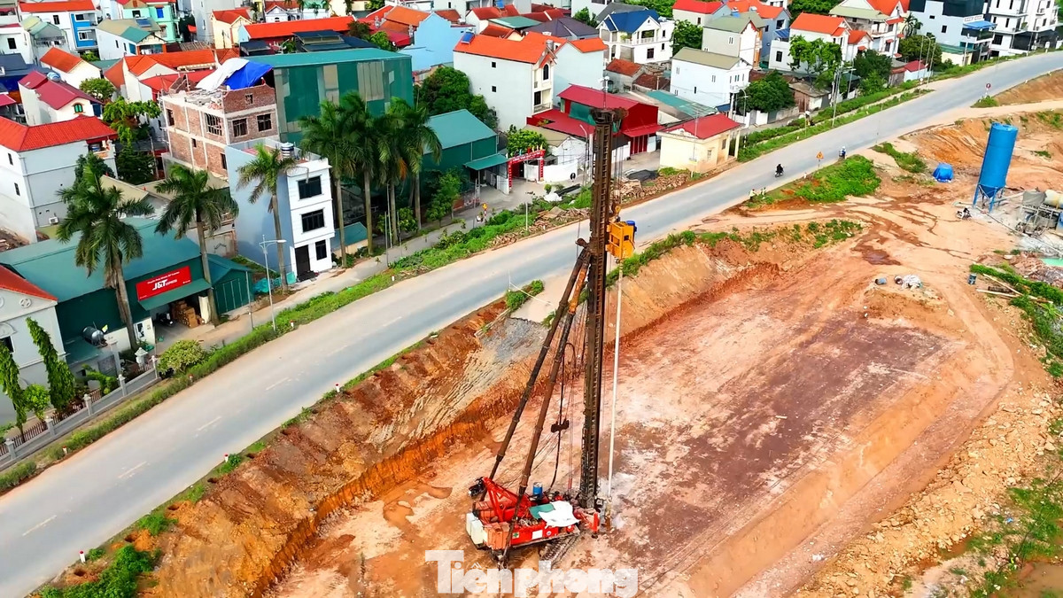 Gói thầu số 9, dự án 2.1 nằm trên địa bàn huyện Đan Phượng khoảng hơn 5km và huyện Hoài Đức dài hơn 17km. Gói thầu số 9, dự án 2.1 nằm trên địa bàn huyện Đan Phượng khoảng hơn 5km và huyện Hoài Đức dài hơn 17km.