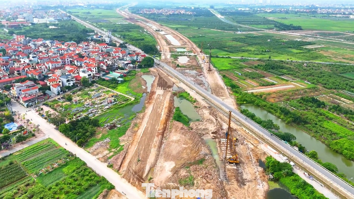 Trên địa phận huyện Hoài Đức, dự án sẽ chạy qua 12 xã: Xã Đức Thượng, Minh Khai, Dương Liễu, Cát Quế, Yên Sở, Đắc Sở, Tiền Yên, Song Phương, An Thượng, An Khánh, La Phù và Đông La. Với tổng chiều dài hơn 17km. Trên địa phận huyện Hoài Đức, dự án sẽ chạy qua 12 xã: Xã Đức Thượng, Minh Khai, Dương Liễu, Cát Quế, Yên Sở, Đắc Sở, Tiền Yên, Song Phương, An Thượng, An Khánh, La Phù và Đông La. Với tổng chiều dài hơn 17km.