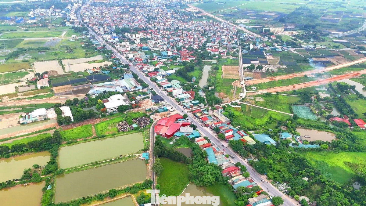 Sau hơn 11 tháng khẩn trương thi công, tuyến đường đã dần thành hình. Dự án chạy qua nhiều khu dân cư nên phần nào bị ảnh hưởng tiến độ do vướng giải phóng mặt bằng. Sau hơn 11 tháng khẩn trương thi công, tuyến đường đã dần thành hình. Dự án chạy qua nhiều khu dân cư nên phần nào bị ảnh hưởng tiến độ do vướng giải phóng mặt bằng.