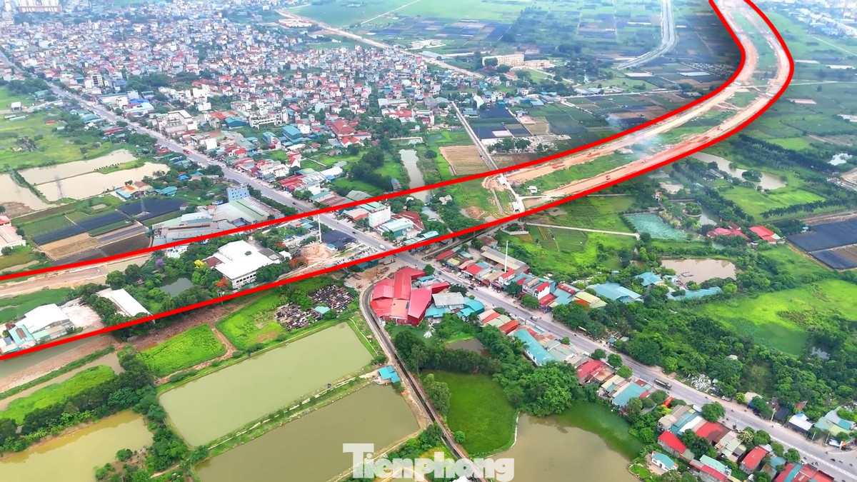 Đường Vành đai 4 vùng Thủ đô khu vực phía Tây thành phố Hà Nội dần lộ rõ hình hài sau gần một năm các nhà thầu khẩn trương thi công. Đường Vành đai 4 vùng Thủ đô khu vực phía Tây thành phố Hà Nội dần lộ rõ hình hài sau gần một năm các nhà thầu khẩn trương thi công.