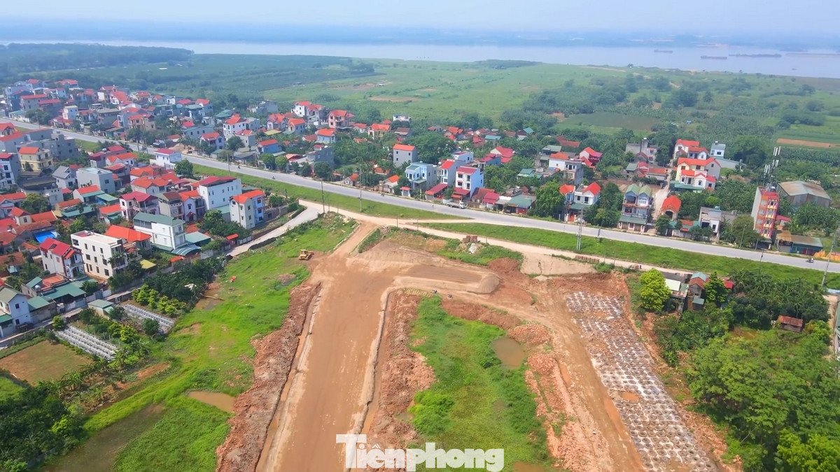 Vị trí bắt đầu Đường Vành Đai 4 Vùng Thủ đô khu vực phía Tây thành phố Hà Nội nằm trên huyện Đan Phượng là đê Hữu Hồng, nơi giáp danh với sông Hồng nối sang huyện Mê Linh (thành phố Hà Nội) với dự án cầu Hồng Hà sẽ được khởi công trong thời gian tới. Vị trí bắt đầu Đường Vành Đai 4 Vùng Thủ đô khu vực phía Tây thành phố Hà Nội nằm trên huyện Đan Phượng là đê Hữu Hồng, nơi giáp danh với sông Hồng nối sang huyện Mê Linh (thành phố Hà Nội) với dự án cầu Hồng Hà sẽ được khởi công trong thời gian tới.