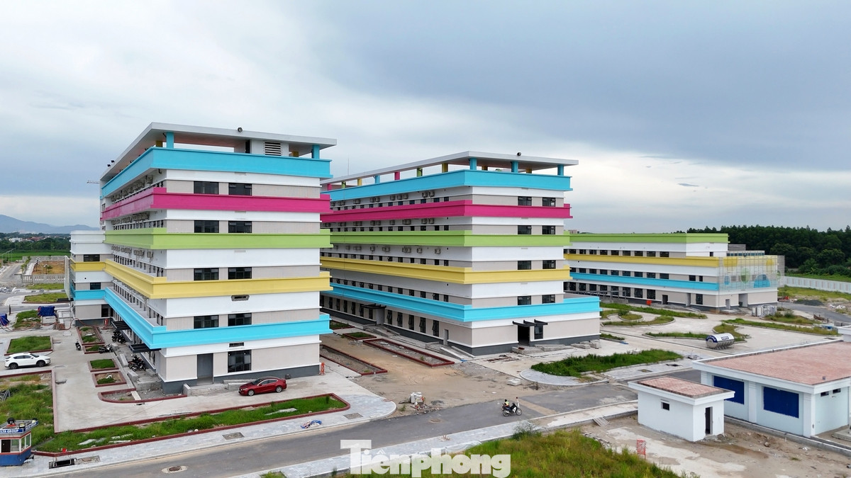 Cơ sở này cách trung tâm Hà Nội khoảng 20km, tiếp giáp Đại lộ Thăng Long, quốc lộ 21A và tỉnh lộ 80 và 81; nằm ngay cạnh cơ sở 2 Bệnh viện Phụ sản Trung ương.