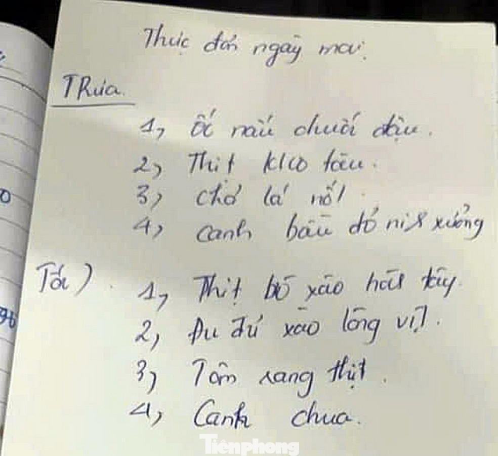 Thực đơn được đầu bếp tiết lộ với phóng viên. Thực đơn được đầu bếp tiết lộ với phóng viên.