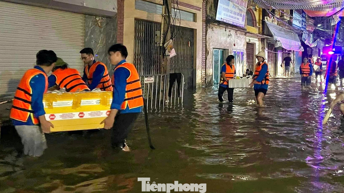 Dự kiến tình trạng ngập lụt này còn có thể kéo dài khoảng một tuần nữa. Dự kiến tình trạng ngập lụt này còn có thể kéo dài khoảng một tuần nữa.