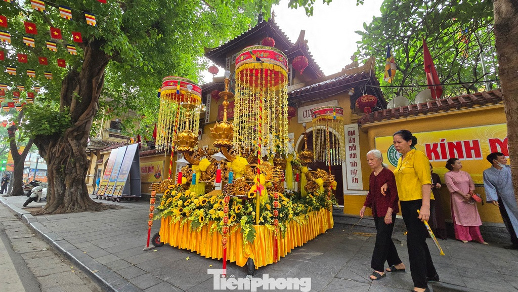Đại lễ Phật đản không chỉ mang sắc màu của văn hóa, tâm linh ngàn đời nay mà còn được đông đảo quần chúng nhân dân cùng tăng ni, Phật tử mong đợi để tỏ lòng thành kính đến Đức Phật