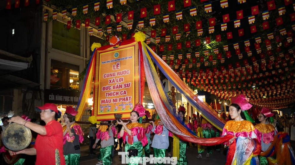 Hòa vào không khí Tuần lễ Phật đản Phật lịch 2568, Phật giáo TP Hà Nội có nhiều hoạt động Phật sự hướng đến Phật đản. Người dân có thể dự lễ rước kiệu tại chùa Quán Sứ.