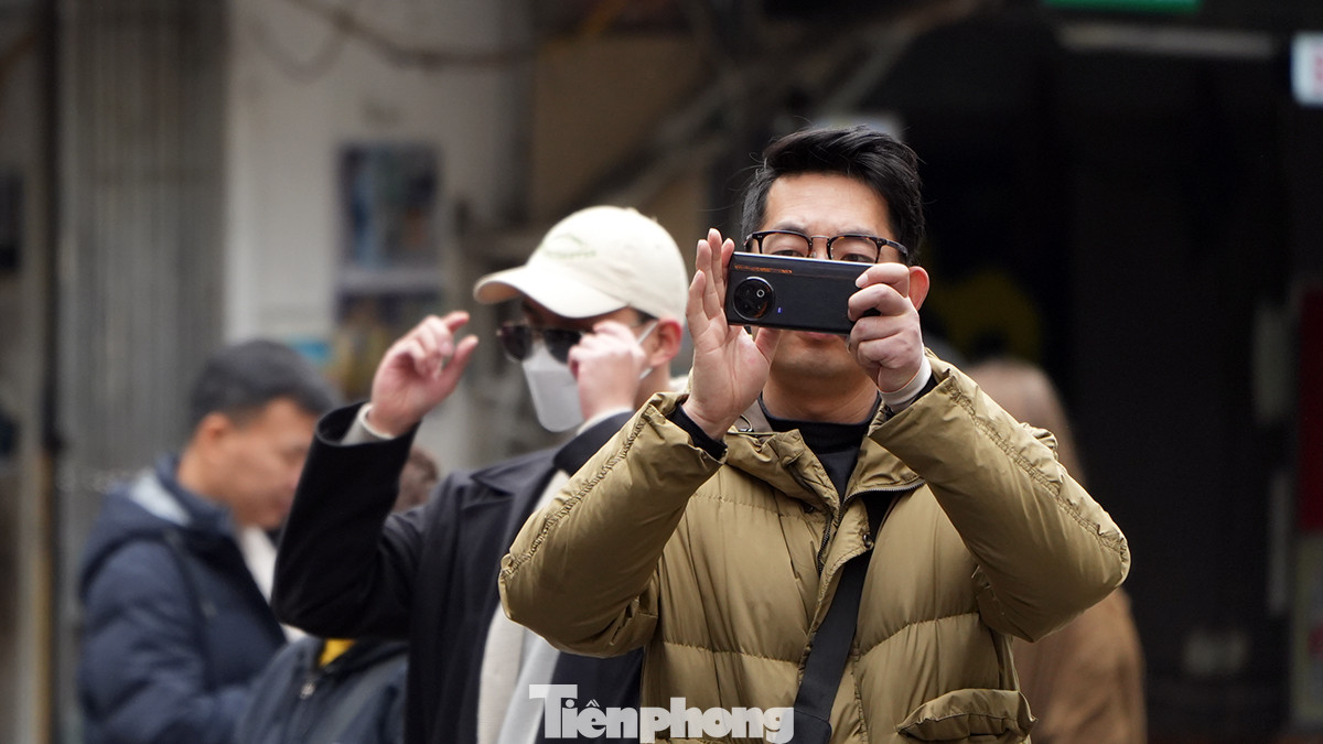 Những năm gần đây, xu hướng mặc trang phục truyền thống trong dịp Tết Nguyên đán đang trở nên phổ biến hơn.