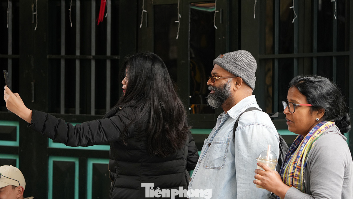 Những năm gần đây, xu hướng mặc trang phục truyền thống trong dịp Tết Nguyên đán đang trở nên phổ biến hơn.