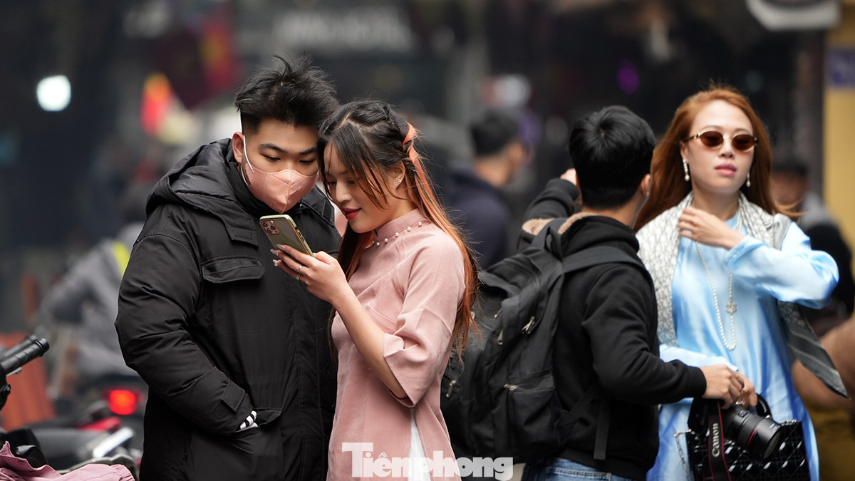 Những năm gần đây, xu hướng mặc trang phục truyền thống trong dịp Tết Nguyên đán đang trở nên phổ biến hơn.