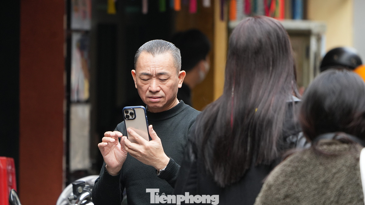 Những năm gần đây, xu hướng mặc trang phục truyền thống trong dịp Tết Nguyên đán đang trở nên phổ biến hơn.