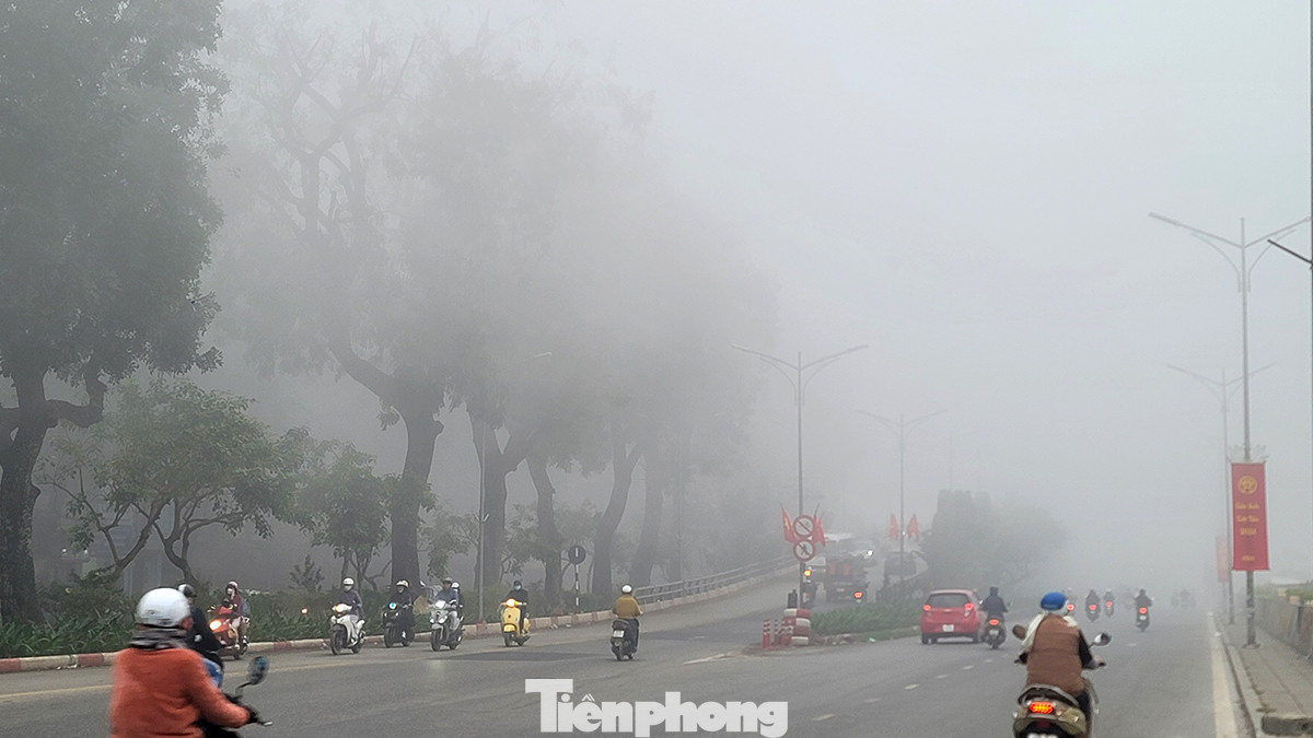 Theo các chuyên gia khí tượng, hiện tượng sương mù kèm thời tiết nồm ẩm diễn ra trong một vài ngày tới.