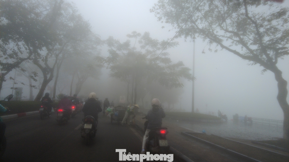 Quang cảnh đường phố Hà Nội sáng nay như hình ảnh ở Sapa.