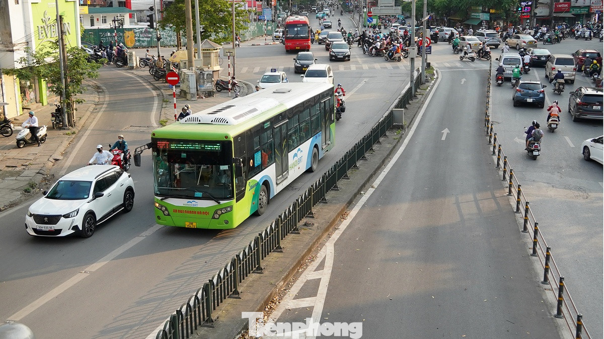 Tuyến buýt nhanh BRT sẽ được thay thế bởi đường sắt đô thị (Metro) - Thông tin được đưa ra tại cuộc họp của đoàn giám sát Ủy ban Thường vụ Quốc hội làm việc với Hà Nội về "việc thực hiện chính sách, pháp luật về bảo đảm trật tự, an toàn giao thông từ năm 2009 đến năm 2023".