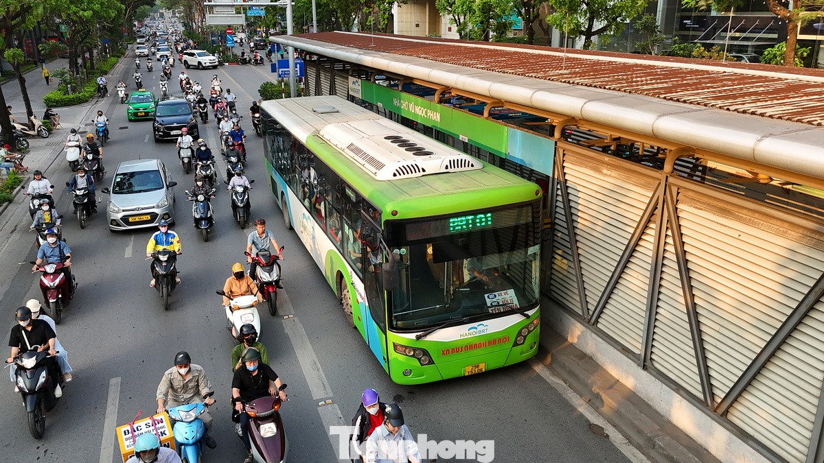 Vừa qua, Đoàn giám sát chuyên đề của Ủy ban Thường vụ Quốc hội vừa khảo sát thực tế, làm việc tại thành phố Hà Nội về việc thực hiện chính sách, pháp luật về bảo đảm trật tự, an toàn giao thông từ năm 2009 đến hết năm 2023.
